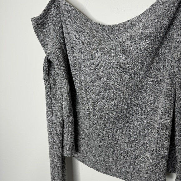 Forever 21 Ribbed Grey Off the Shoulder Top - Picture 4 of 5
